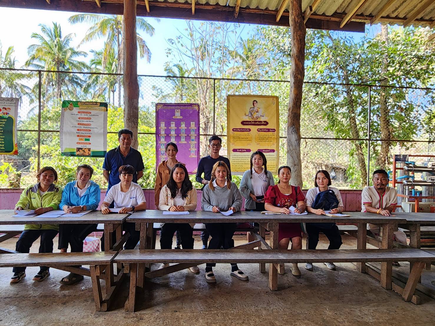 คณะตรวจเยี่ยม ให้กำลังใจ โรงเรียนบ้านหินตั้ง จ.กาญจนบุรี