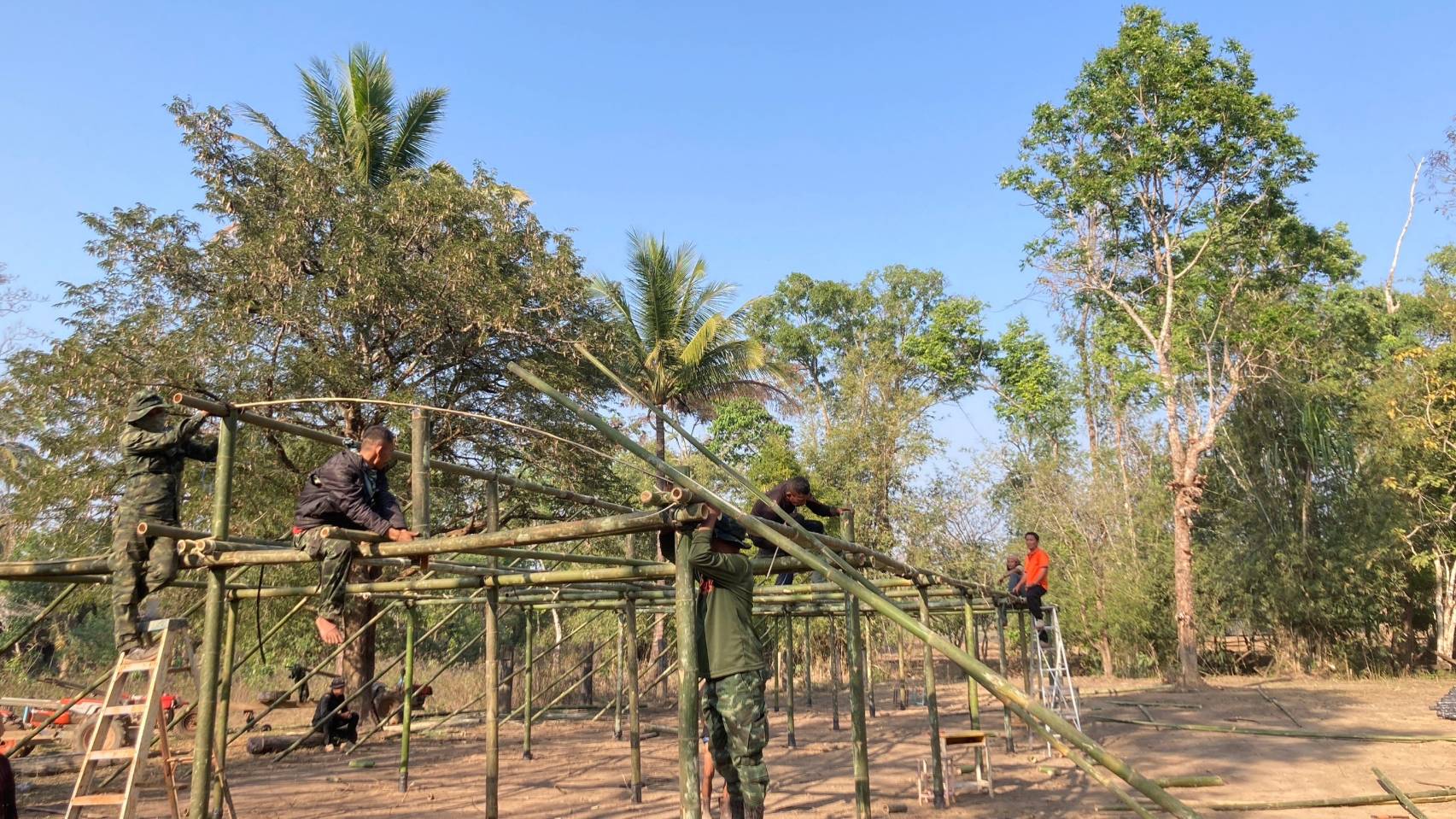 วันที่ 7 - 10 กุมภาพันธ์ 2567 ร่วมสร้างโรงเรือนปลูกผักอินทรีย์ บริเวณโรงเรียนบ้านหินตั้ง สาขาบ้านจะแก เพื่อสนับสนุนเป็นแนวทางในการศึกษาด้านการเกษตร 