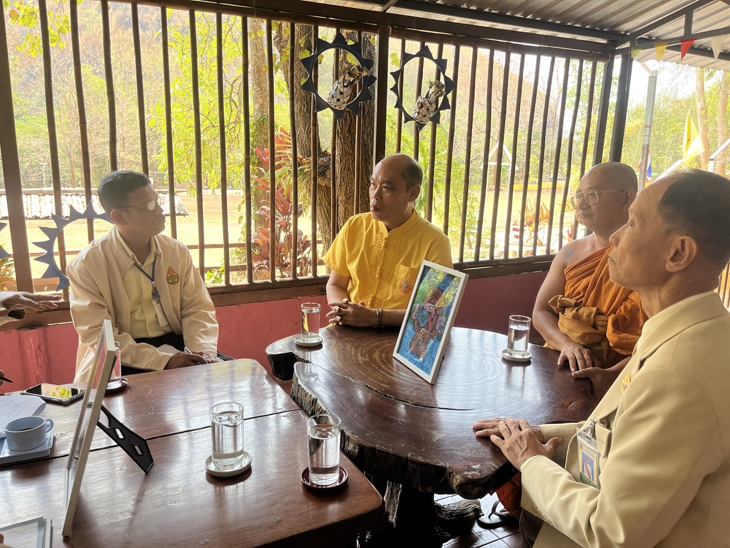 วันที่ 25 มี.ค. 67 คณะนิเทศ ติดตาม โรงเรียนในโครงการกองทุนการศึกษา ตรวจเยี่ยมโรงเรียนวัดถ้ำองจุ ตามผลการปฏิบัติงานในระยะที่ 3-4